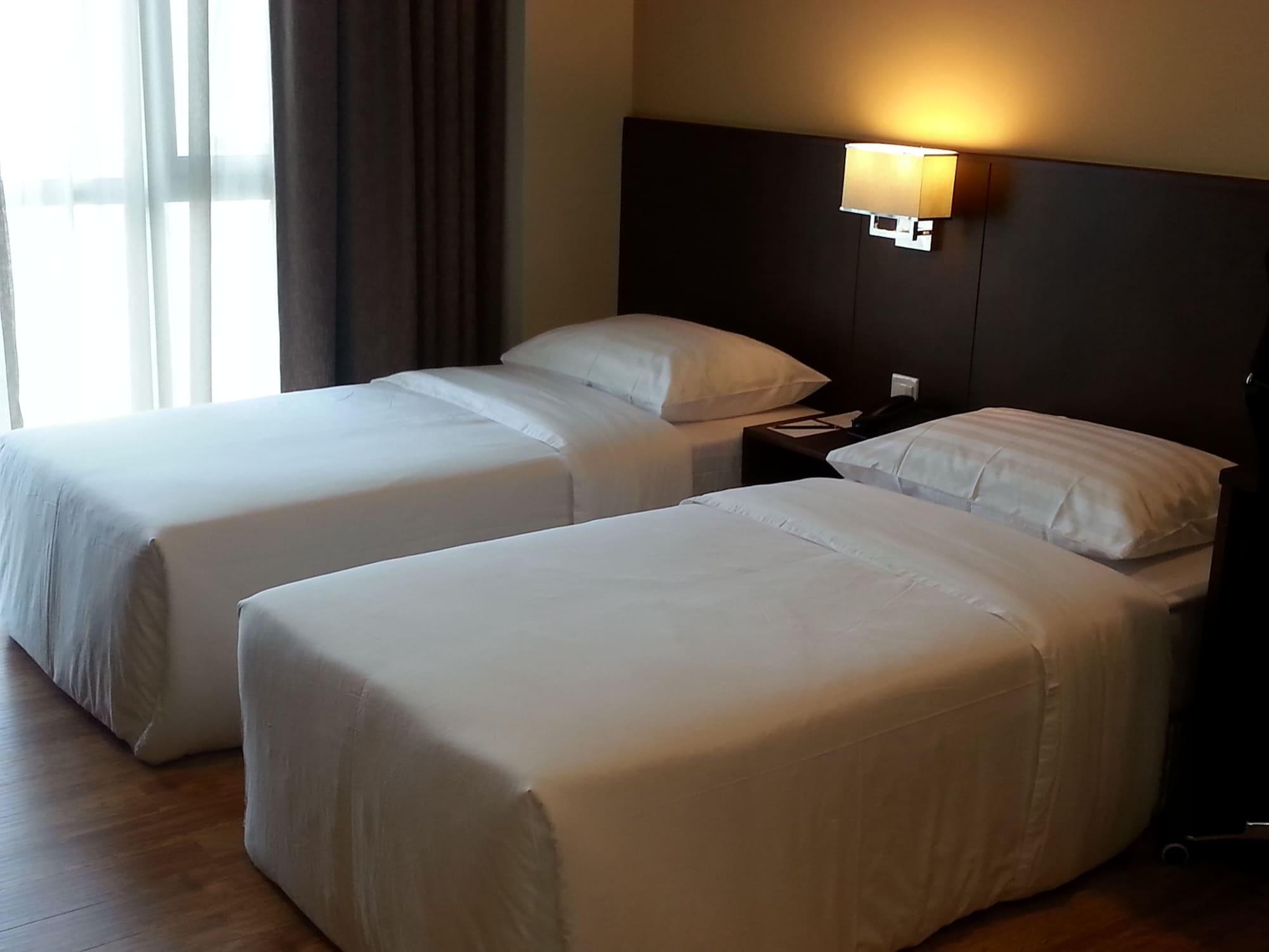 Keoja Hotel Kuala Belait Exteriör bild