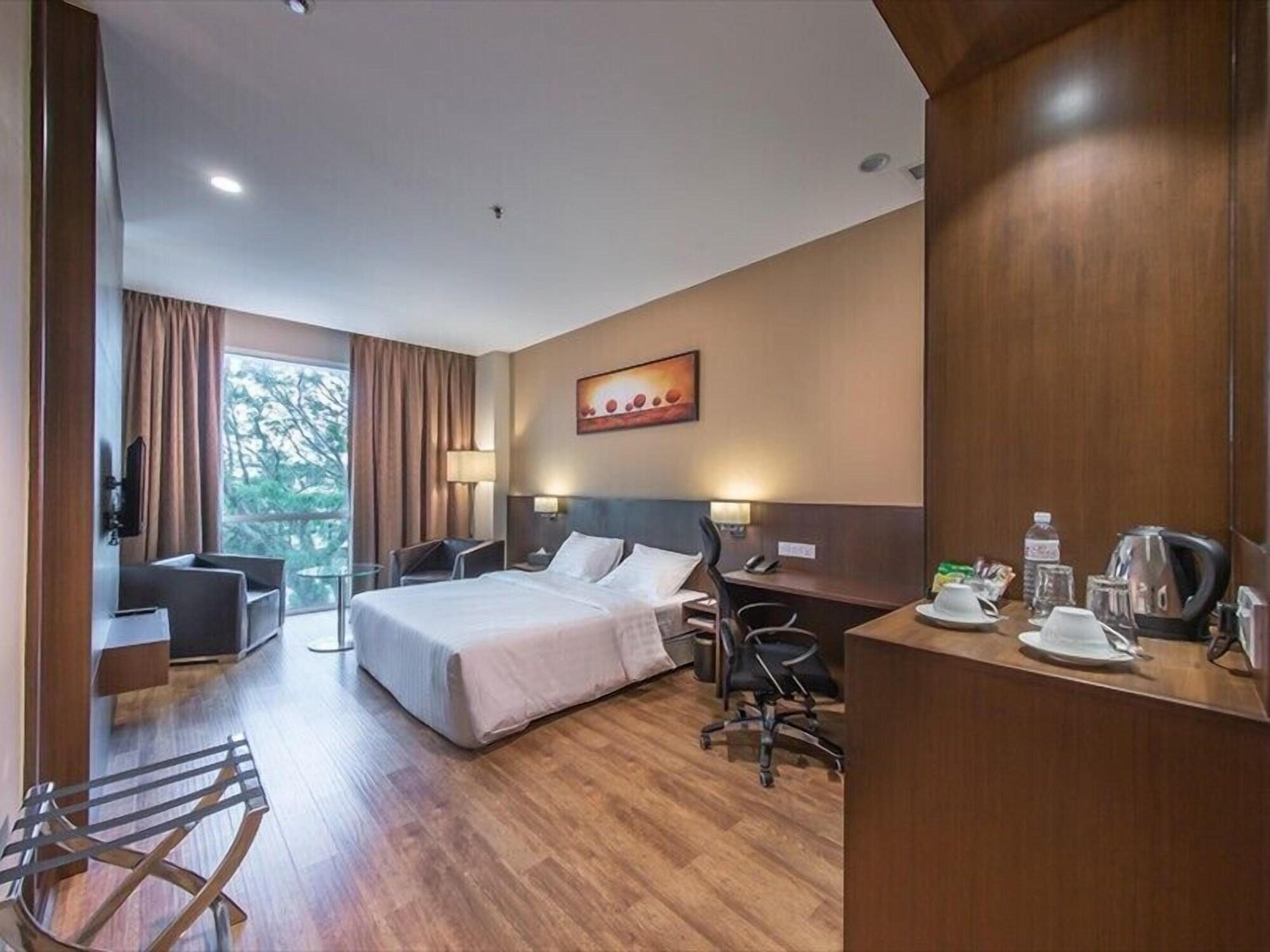 Keoja Hotel Kuala Belait Exteriör bild