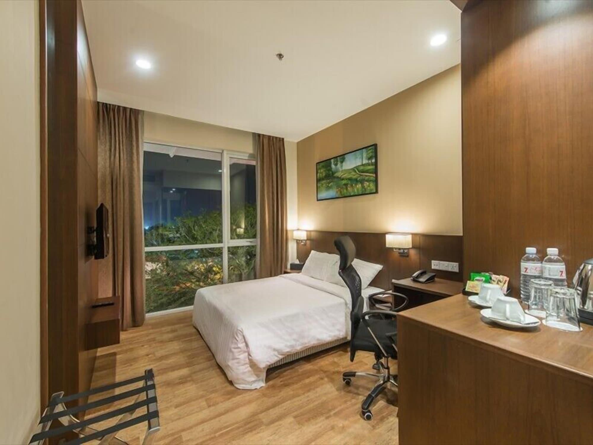 Keoja Hotel Kuala Belait Exteriör bild