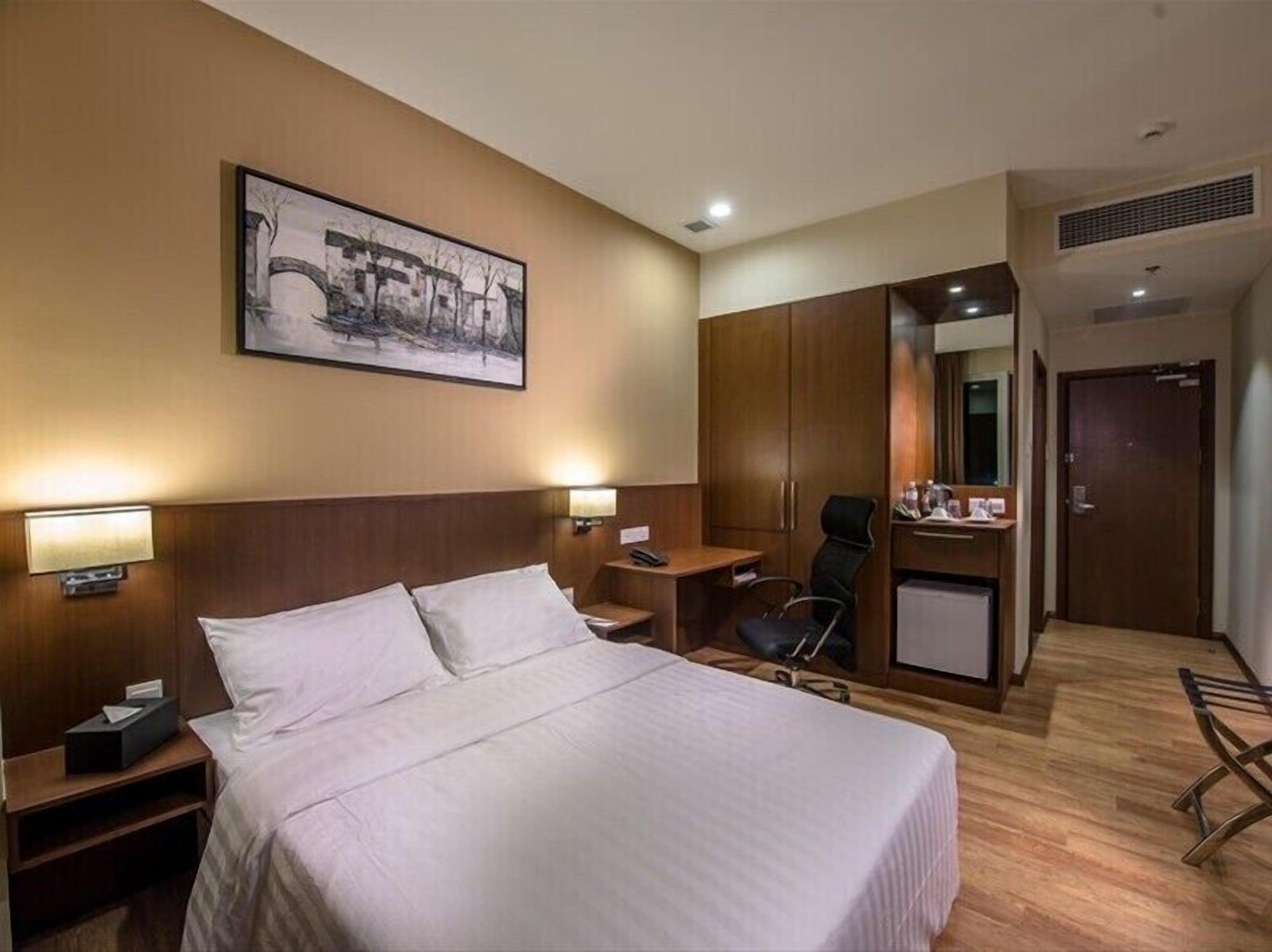 Keoja Hotel Kuala Belait Exteriör bild