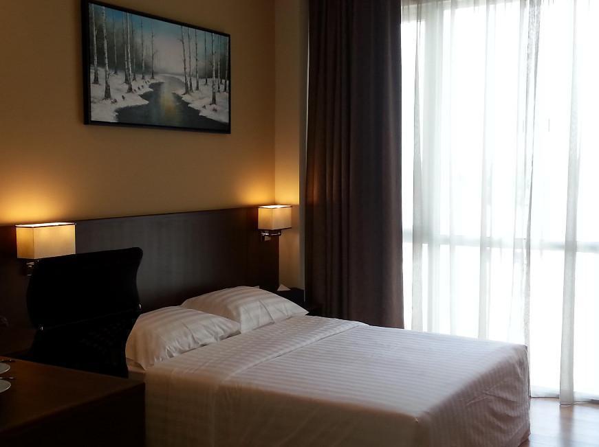 Keoja Hotel Kuala Belait Exteriör bild