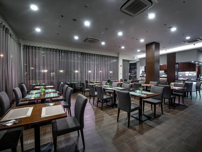 Keoja Hotel Kuala Belait Exteriör bild