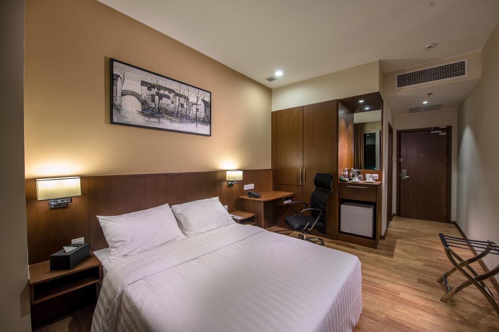Keoja Hotel Kuala Belait Exteriör bild