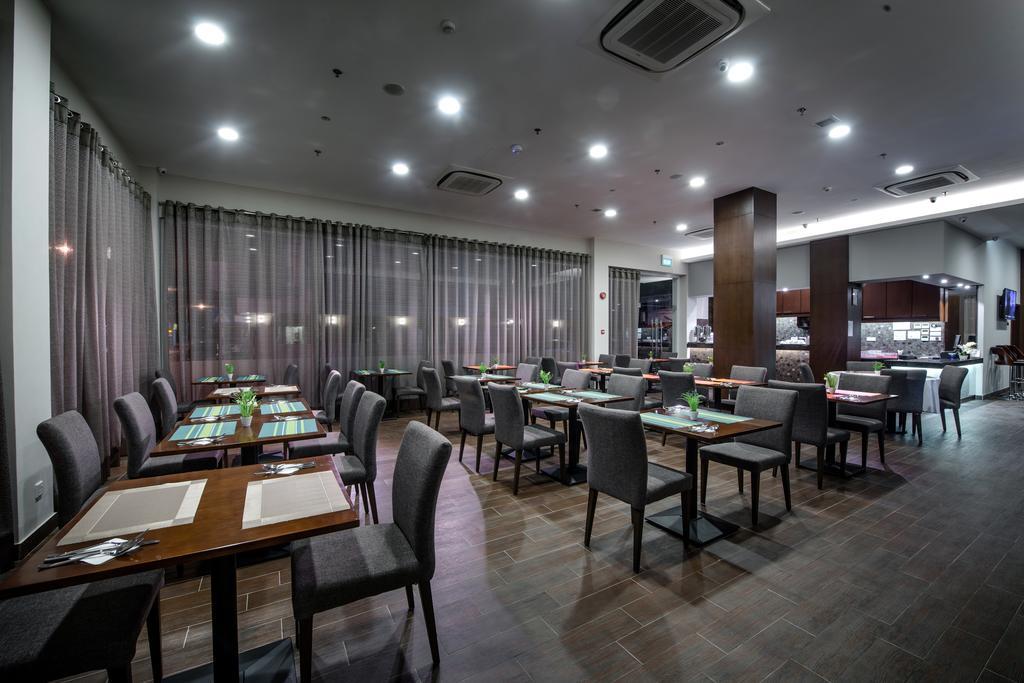 Keoja Hotel Kuala Belait Exteriör bild