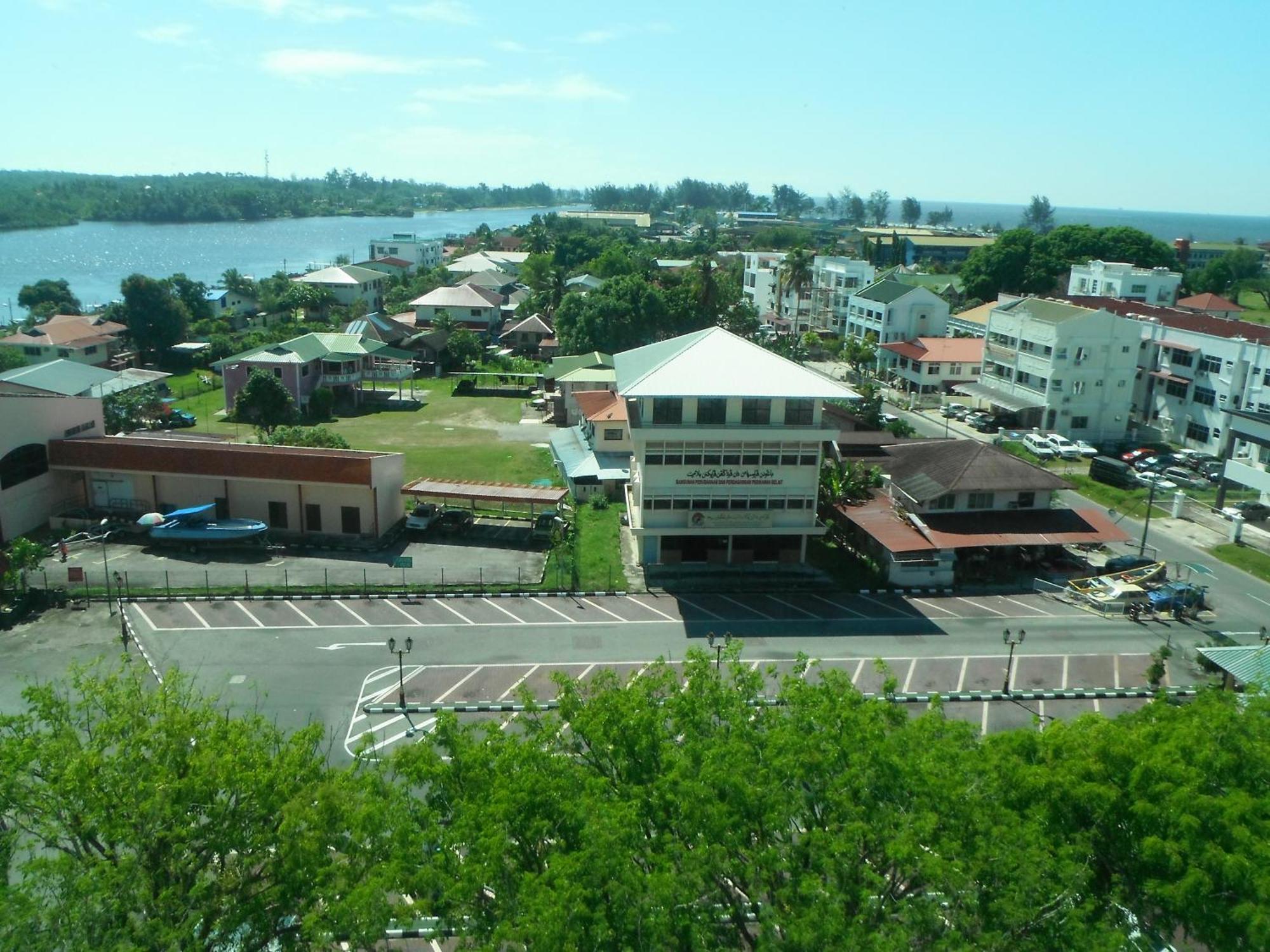 Keoja Hotel Kuala Belait Exteriör bild