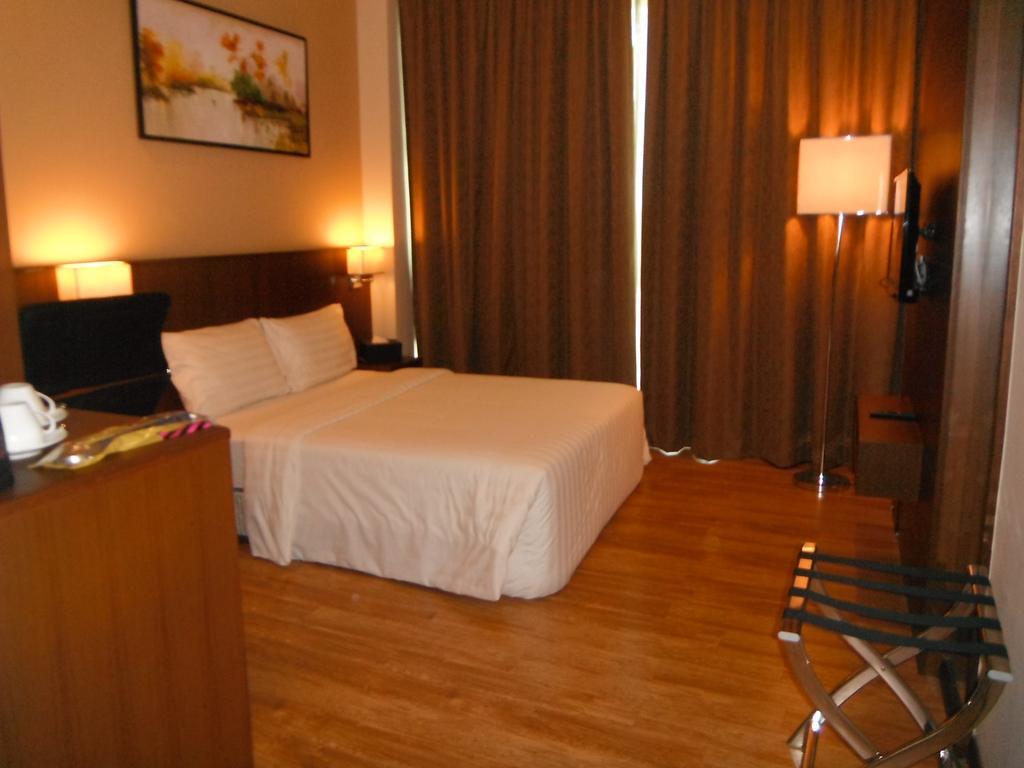 Keoja Hotel Kuala Belait Exteriör bild