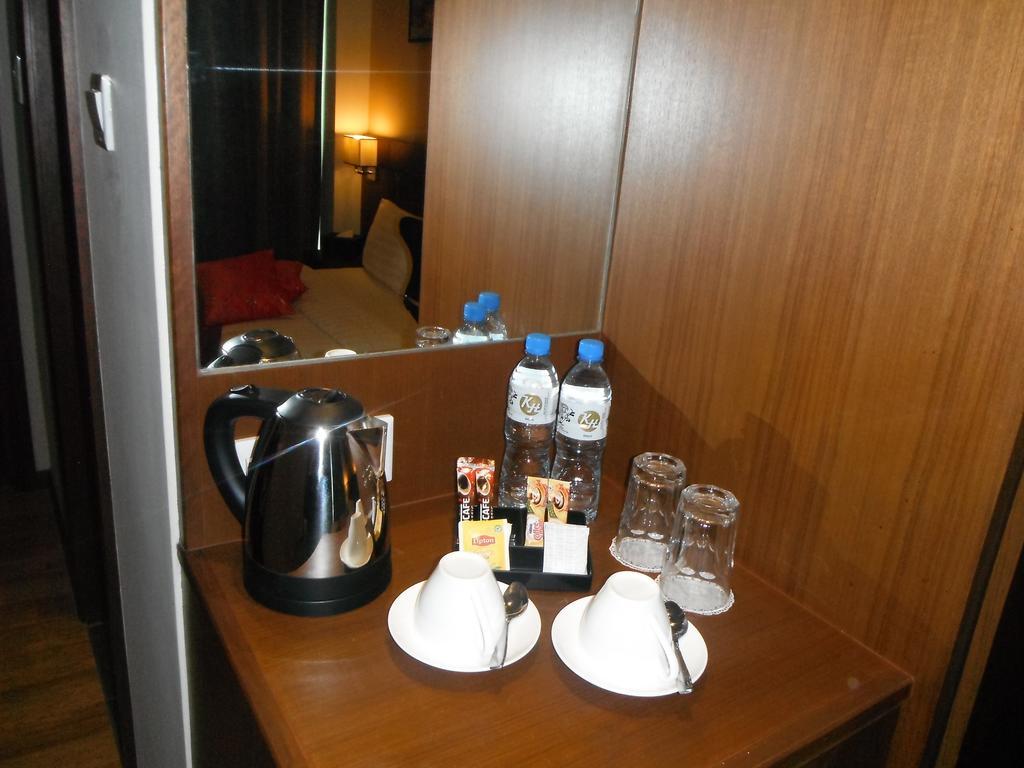 Keoja Hotel Kuala Belait Exteriör bild