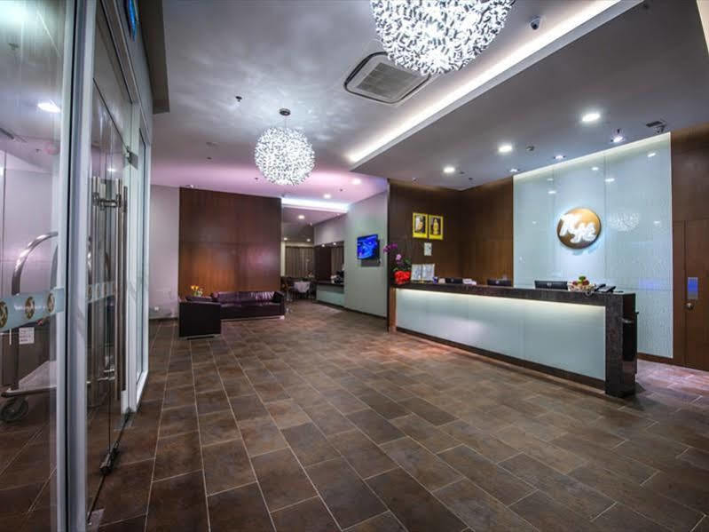 Keoja Hotel Kuala Belait Exteriör bild